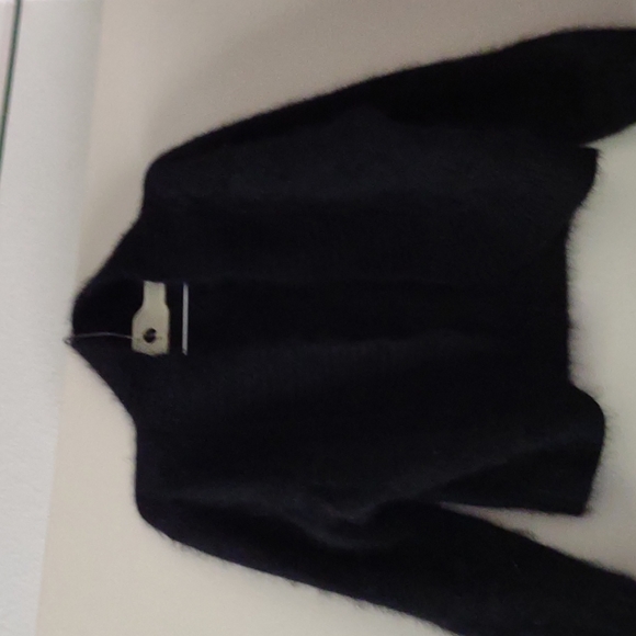 TAHARI CROPPED SWEATER - Picture 4 of 8